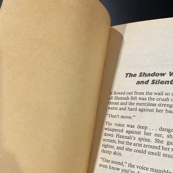 Someone at the Door by Richie Tankersley Cusick - Paperback Novel - Picture 5 of 7